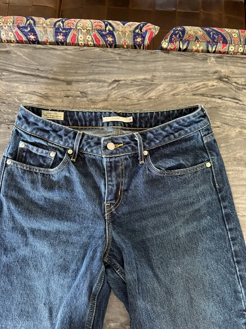 Levi's Low Loose Women's Dark Blue Jeans Size 28 with 30” Inseam - Picture 3 of 7
